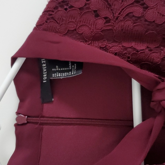 ๐2 for 15๐ Forever 21 Bow Neckline Fit-and-Flare Dress - Picture 3 of 4